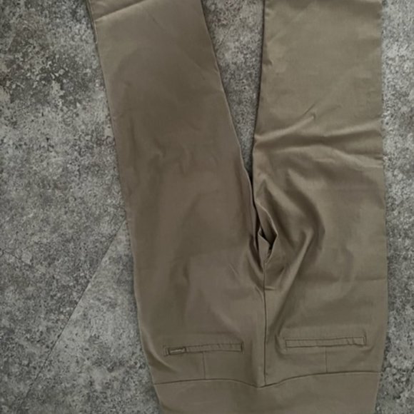 Simon Chang beige/taupe colored capris - size 4 - stretchy - Picture 2 of 2